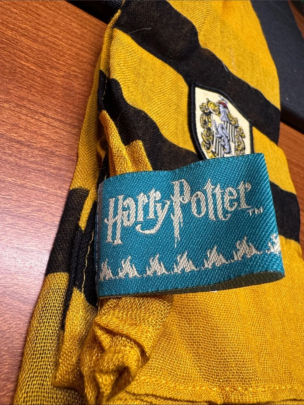 Warner Bros. Harry Potter Scarf - Yellow and Black Stripes with Crest
